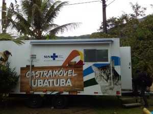 Castramóvel de Ubatuba inicia castrações na Vila Rolim