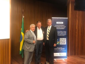 Professor da rede municipal de Ubatuba encontra ministro Marcos Pontes