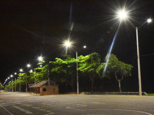 Ubatuba faz a entrega da iluminação da orla de três praias