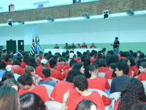 Alunos da rede municipal participam de formatura do projeto Bombeiros na Escola