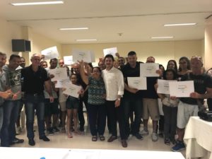 Prefeitura entrega certificados de legitimação fundiária a moradores do núcleo Carmem Lúcia