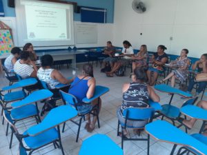 Secretaria de Educação e comunidade do Camburi discutem melhorias na escola do bairro