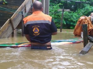 Chuvas causam estragos em Ubatuba