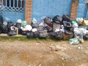 Prefeitura de Ubatuba cobra providências para coleta de lixo