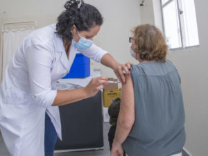 Ubatuba já vacinou 98% da população elegível com 1ª dose contra a Covid-19