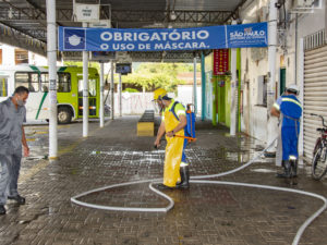 Terminal de ônibus urbano passa por higienização em Ubatuba