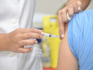 Idosos com 60 anos ou mais têm oportunidade para se vacinar em 1ª dose contra a Covid-19
