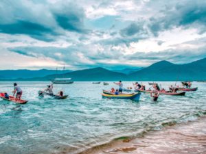 Corrida de Canoa caiçara abre semana de aniversário de Ubatuba