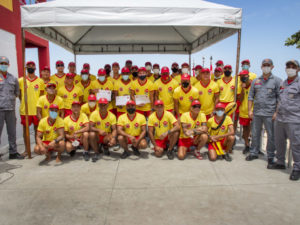 Grupamento de bombeiros Marítimo forma profissionais para atuarem no verão