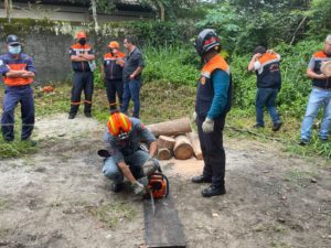 Defesa Civil sedia curso de operação e manutenção de motosserra