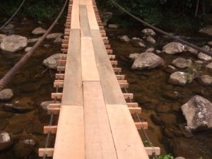 Prefeitura de Ubatuba conclui reforma da ponte do quilombo do Camburi