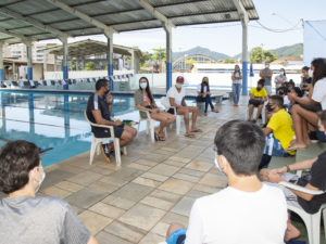 Atletas olímpicos realizam bate-papo na Piscina Municipal de Ubatuba