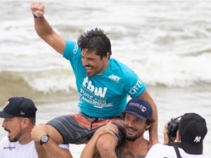 Surf for Friends teve público estimado em 700 pessoas na Itamambuca