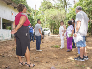 Prefeita e comunidade realizam vistoria na escola do Monte Valério