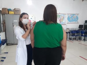 Domingo de vacinação imuniza 780 pessoas contra Covid e 34 para gripe