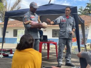 Corpo de Bombeiros realiza palestra orientativa na 6ª Semana do Bebê