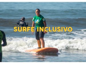 Prefeitura promove aula de surfe inclusivo em parceria com Apae