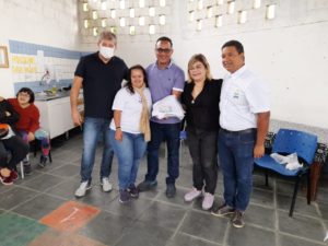 APAE Ubatuba realiza a entrega de 150 kits de uniformes