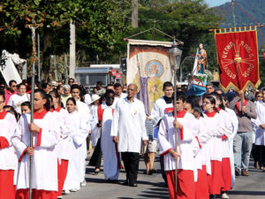 Procissão do Mastro mantém tradição da fé na Festa de São Pedro