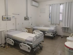 Santa Casa recebe cinco camas hospitalares da Secretaria de Saúde