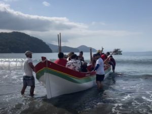 Travessia com canoa caiçara abre 27º Festival do Camarão da Almada