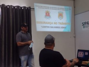 Colaboradores da Santa Casa participam de palestra sobre Trânsito