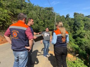 Defesa Civil Estadual visita Ubatuba e vistoria estrada da Almada