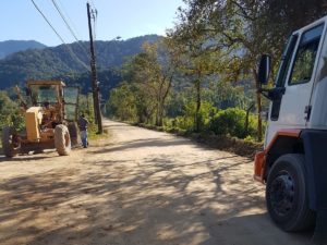 Estrada da Casanga recebe obras de drenagem e nivelamento