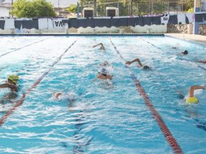 Atletas da natação de Ubatuba participam do Troféu Kim Mollo