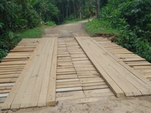 Prefeitura de Ubatuba realiza manutenção na Ponte do Horto