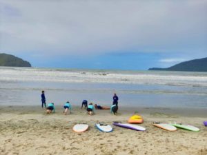 Projeto social realiza neste sábado aulas gratuitas de surfe para mulheres