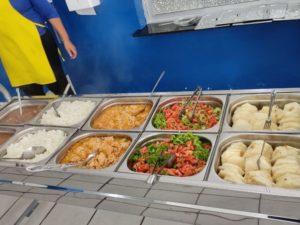 Escola  implanta modelo de alimentação por self-service