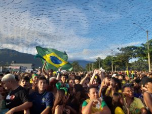 Shows sertanejos e DJ animam jogo do Brasil na Arena Copa