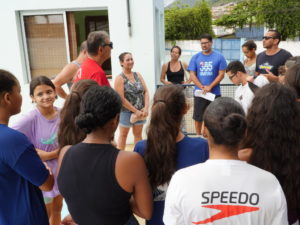 Equipes de natação de Ubatuba recebem doação de atleta olímpica