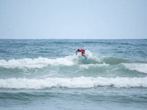 Cerca de 60 atletas participaram do Surf for Friends 2022
