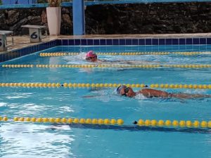 “Desafio 12 horas nadando” reúne 60 atletas da Piscina Municipal