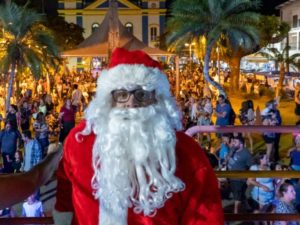 Papai Noel, carreata, apresentações e luzes marcam início das Festas em Ubatuba