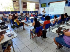 Professores da Educação Infantil participam de formação em Libras