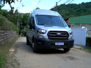 Prefeitura contrata van para ajudar no transporte de moradores da Fortaleza