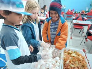 Escolas de Ubatuba participam da Semana da Compostagem