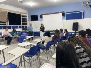 Educação recebe professores para esclarecimentos sobre o piso salarial