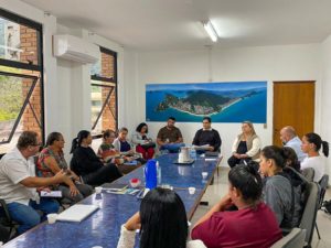 Prefeitura de Ubatuba atende moradores do Morro do Fórum