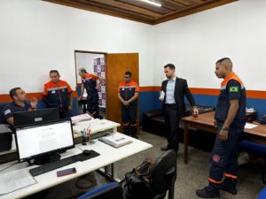 Promotor de Justiça realiza visita sede da Defesa Civil de Ubatuba