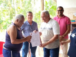 Prefeitura entrega Títulos de Propriedades a famílias da Colônia de Férias