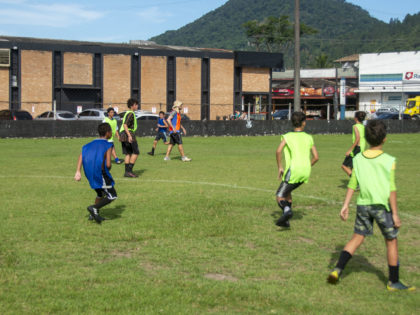 Escolinha de futebol está com 75 vagas para crianças de 7 a 15 anos