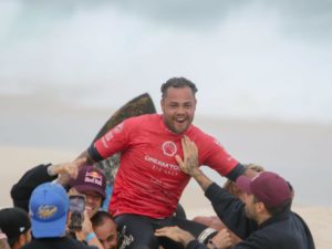 A onda é nossa: atleta de Ubatuba é campeão brasileiro de surfe