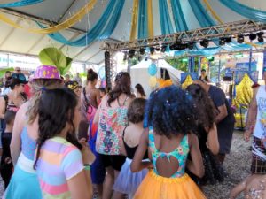 Matinê carnavalesca  faz a diversão dos pequenos foliões