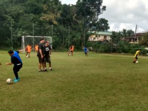 Aulas da escolinha de futebol atendem mais de 500 alunos