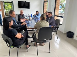 Reunião entre prefeitura e banco Caixa define andamento de projetos