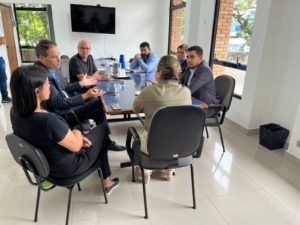 Reunião entre prefeitura e banco Caixa define andamento de projetos
